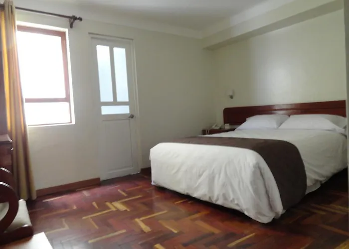 Emperador Plaza Hotel 3*