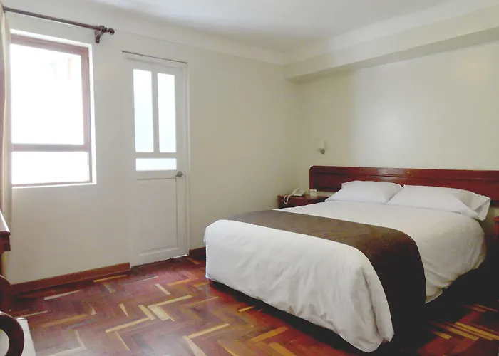 Emperador Plaza Hotel 3*