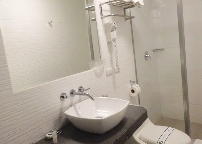 Hotel Emperador Plaza 3*
