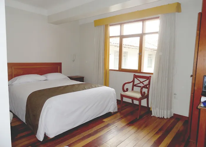 Hotel Emperador Plaza 3*