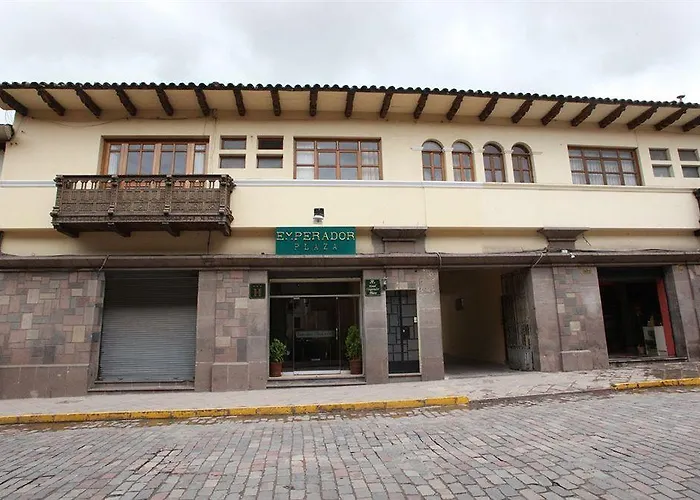 Emperador Plaza Hotel